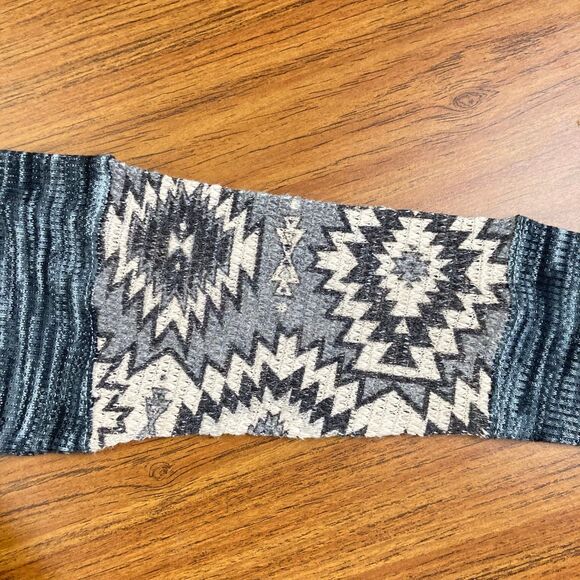 Almost Famous Boho Aztec Print Sz *Medium* Shirt Hooded Lace Semi-Sheer Western - Picture 8 of 8